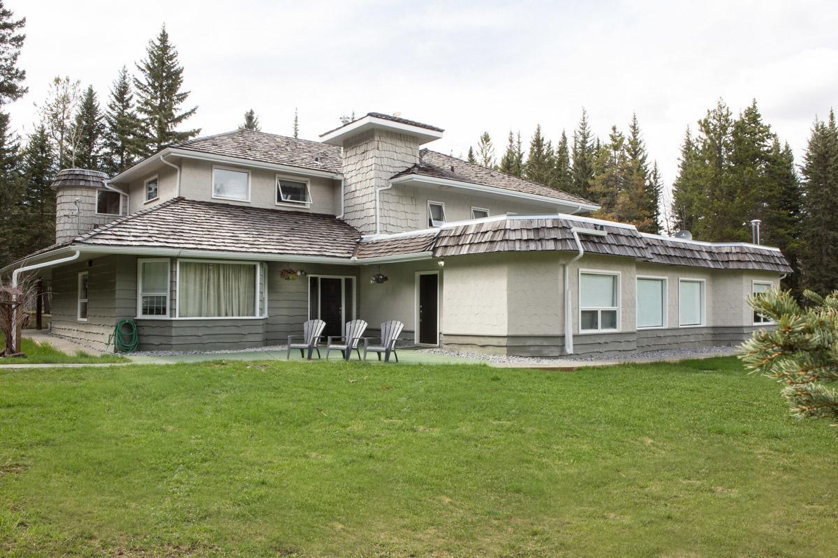 Sleepy Creek Country Manor Bed & Breakfast Bragg Creek Exterior photo