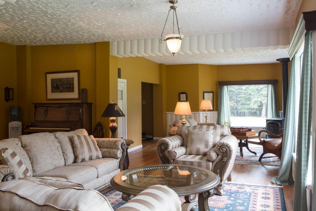 Sleepy Creek Country Manor Bed & Breakfast Bragg Creek Exterior photo
