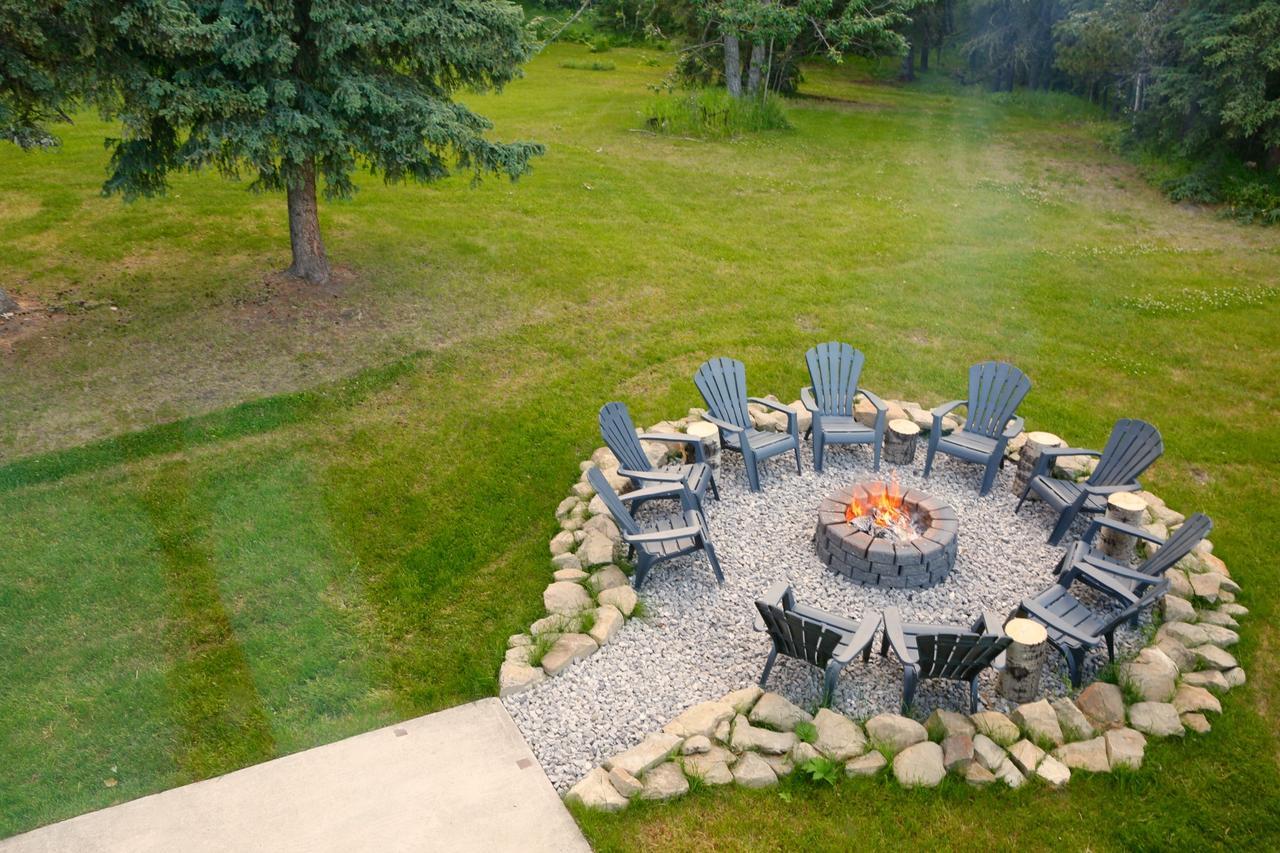 Sleepy Creek Country Manor Bed & Breakfast Bragg Creek Exterior photo